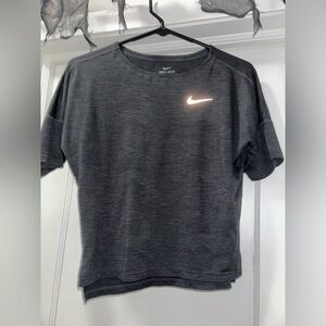 Nike women’s dri-fit crop tee